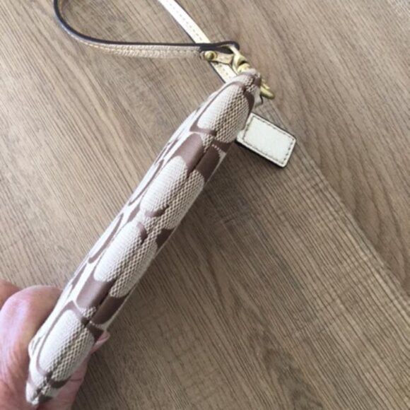 Coach Signature Brown Jacquard Wristlet with Yellow Floral Accent EUC - Picture 9 of 9